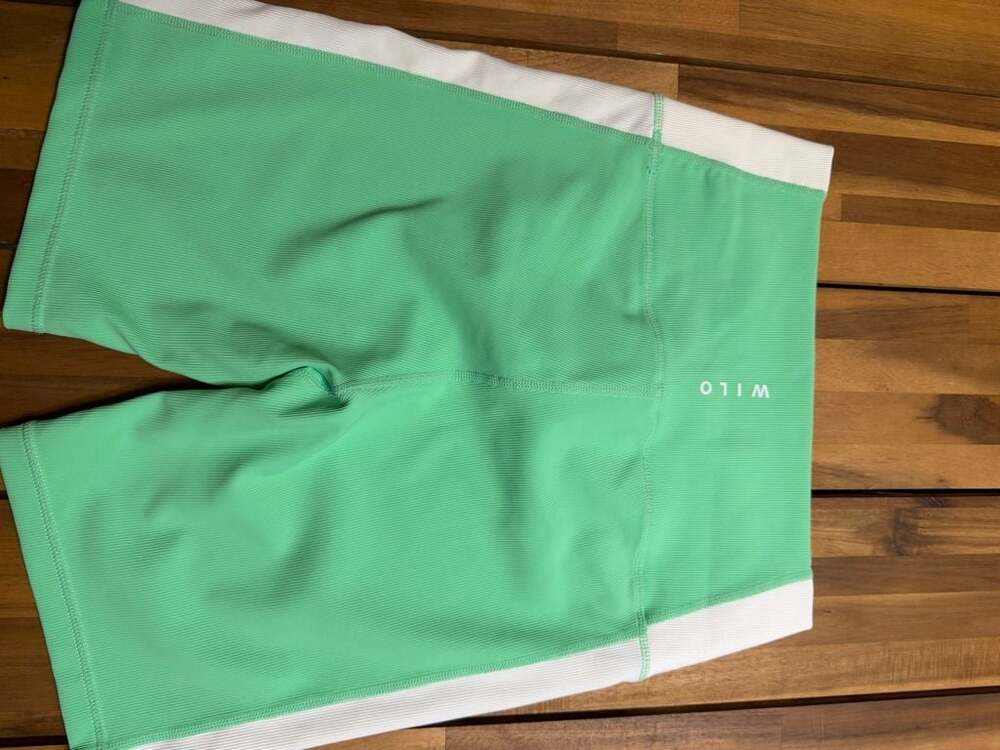 WILO Ribbed High-Rise Biker Shorts Green and White